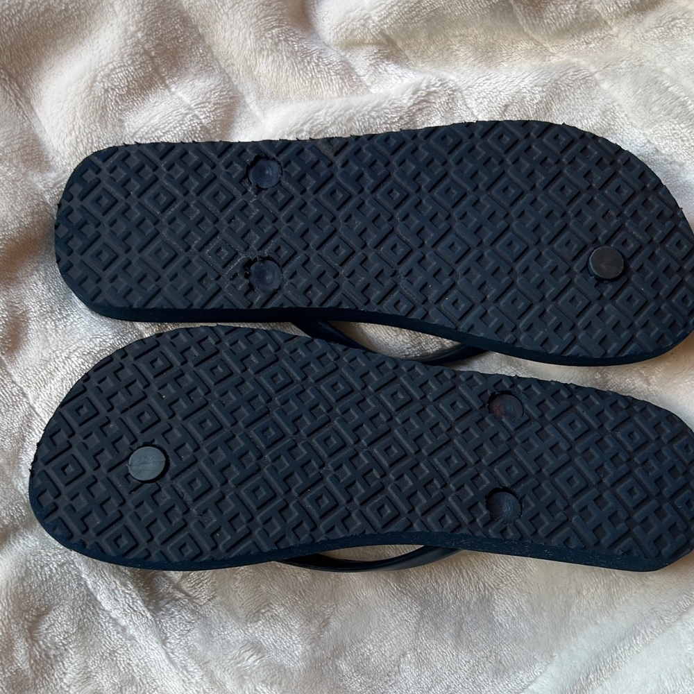 Tory Burch Navy and Sage Geometric Flip Flops Sz 7.5 - Picture 9 of 11